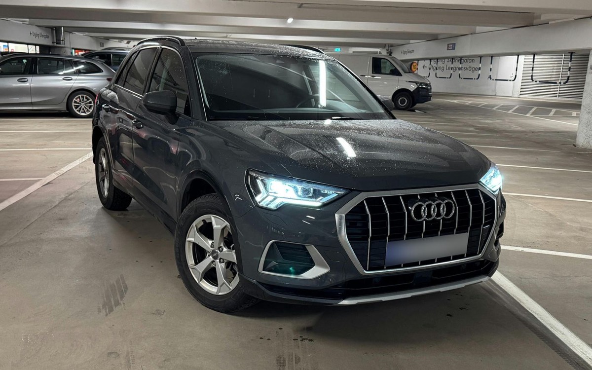 Grå Audi Q3, bild 1 av 8