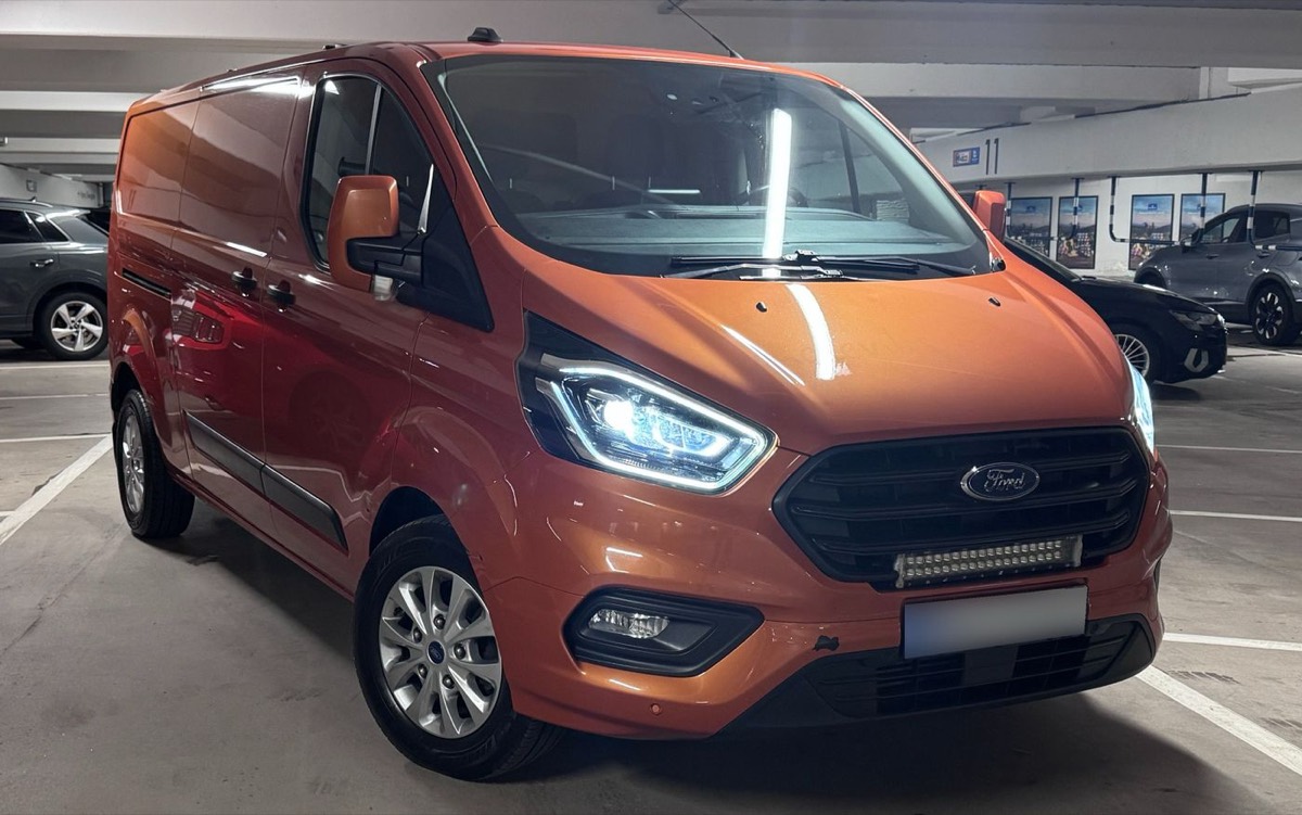Orange Ford Transit Custom, bild 1 av 6