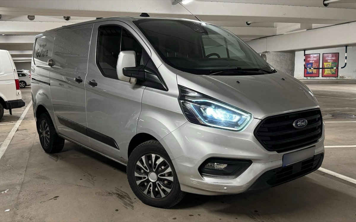 Silver Ford Transit Custom, bild 1 av 7