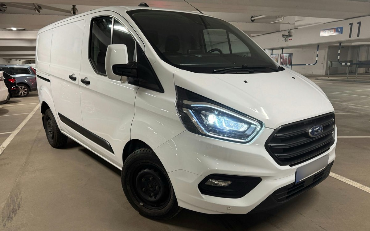 Vit Ford Transit Custom, bild 1 av 5